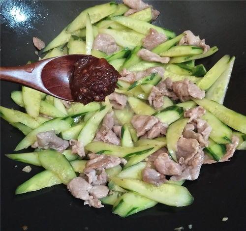 催婚娱乐吃瓜酱,揭秘当代年轻人的婚恋观与娱乐现象  第3张 催婚娱乐吃瓜酱,揭秘当代年轻人的婚恋观与娱乐现象  第3张